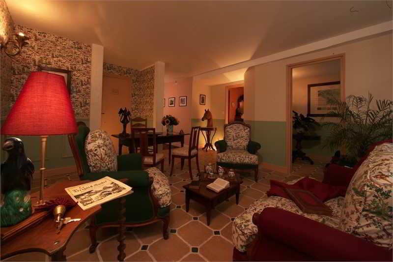 Logis Hotel Le Boudoir Belvès Екстериор снимка