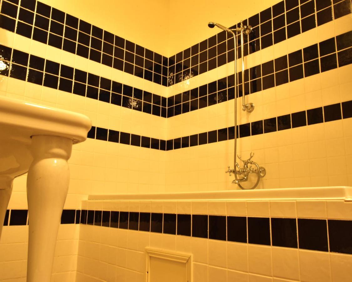 Logis Hotel Le Boudoir Belvès Екстериор снимка