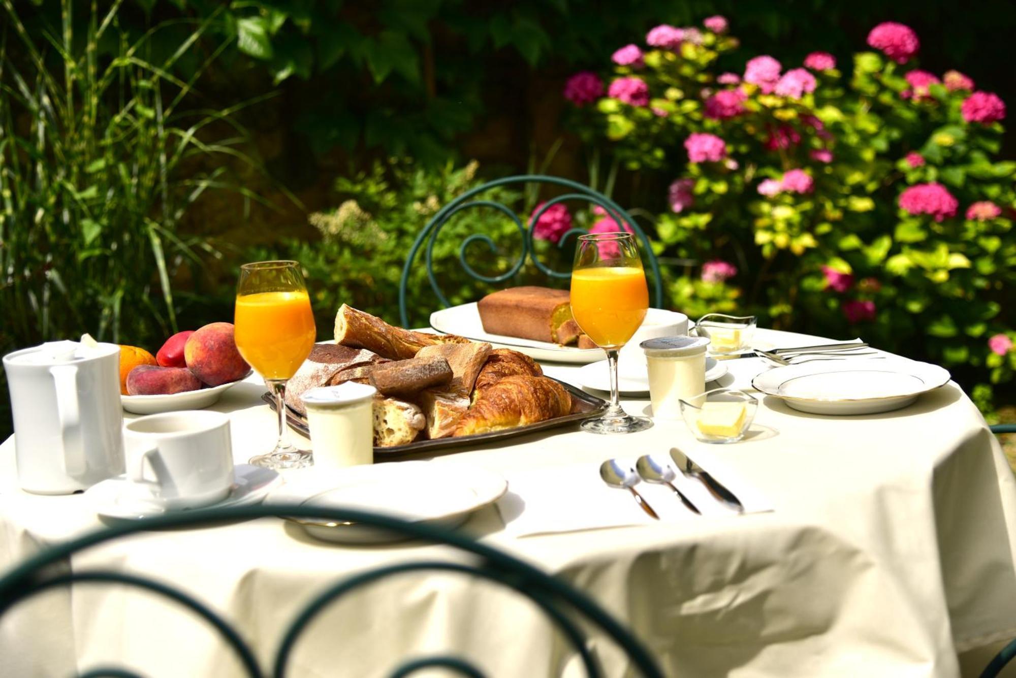 Logis Hotel Le Boudoir Belvès Екстериор снимка