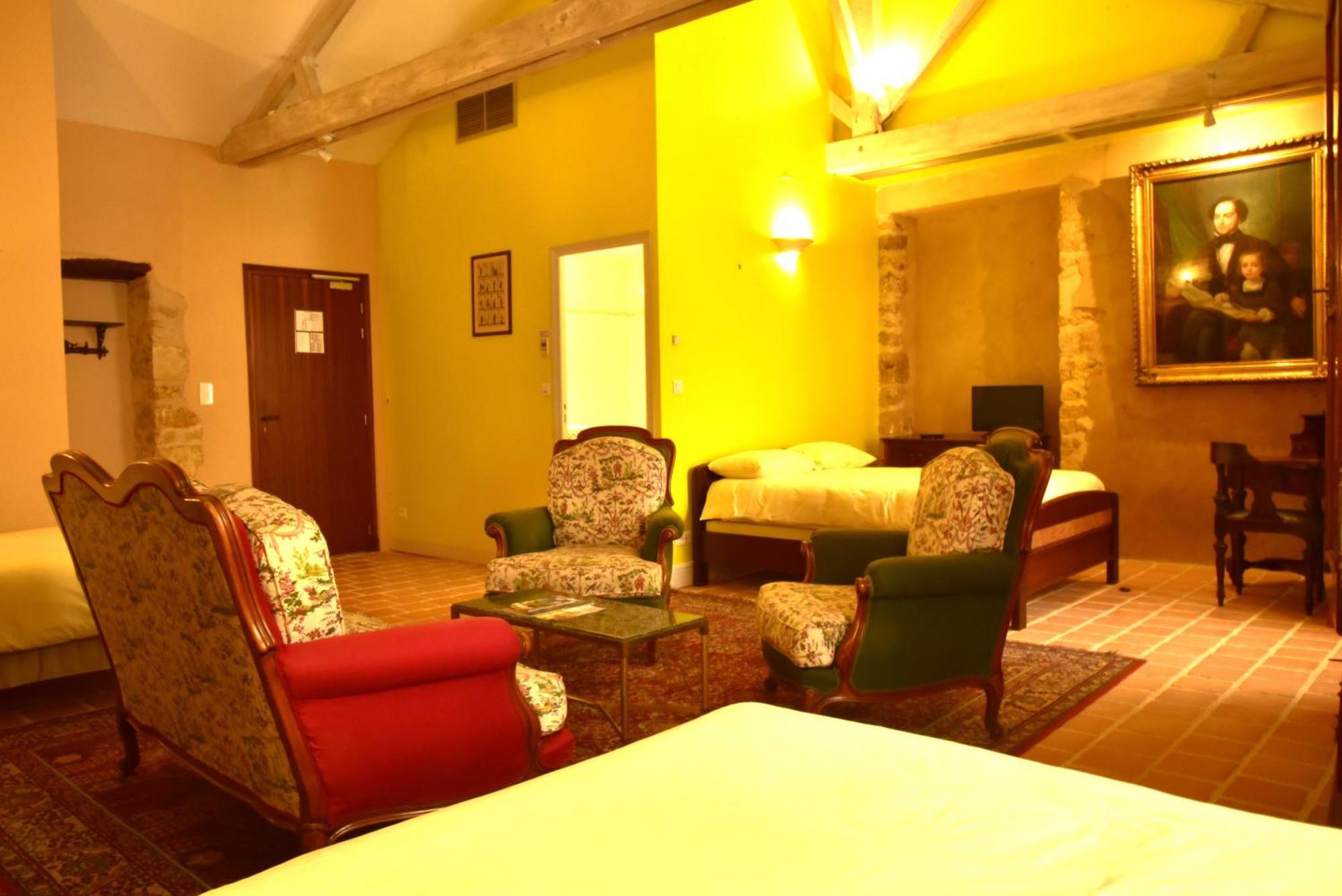 Logis Hotel Le Boudoir Belvès Стая снимка