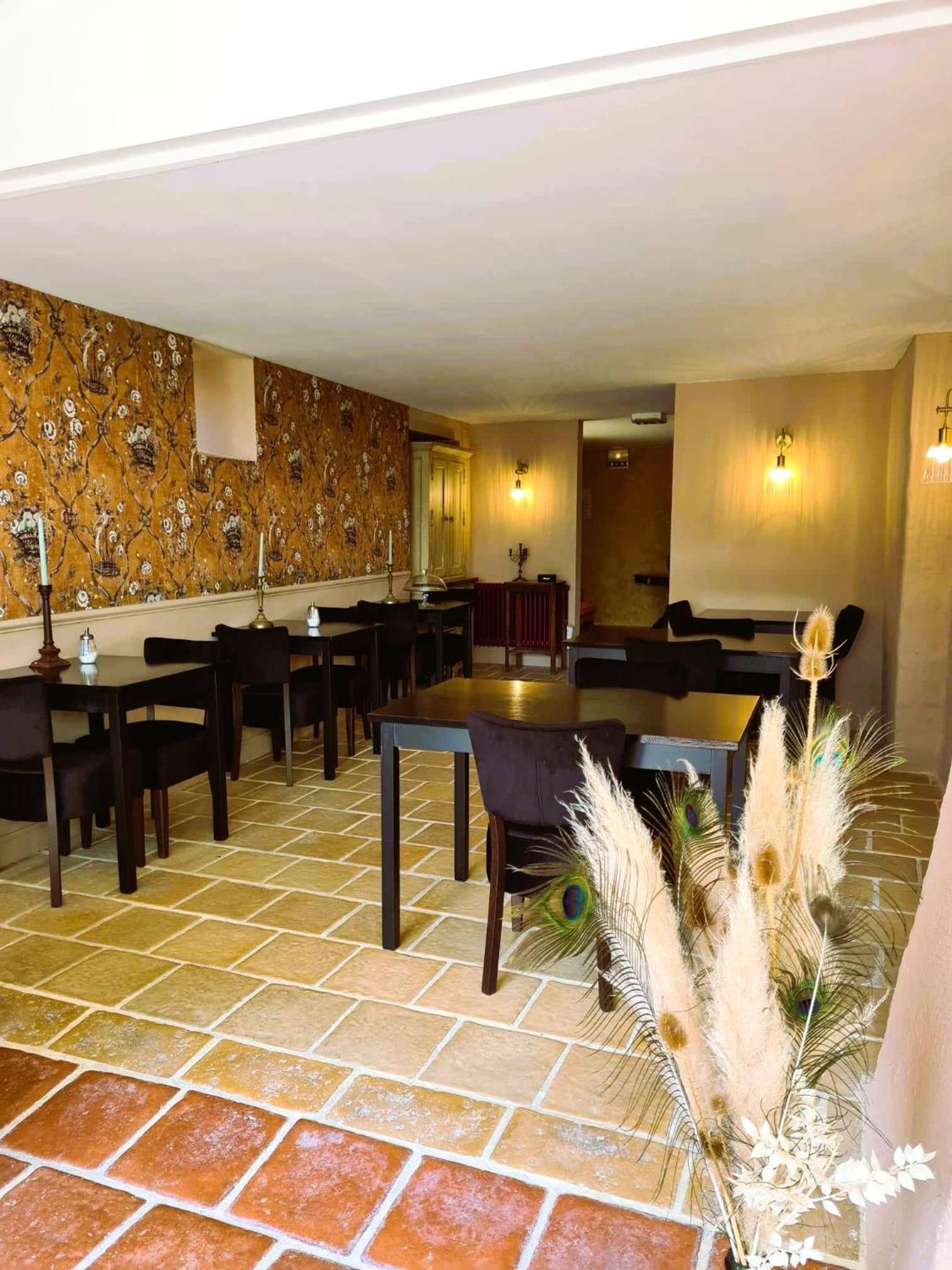 Logis Hotel Le Boudoir Belvès Екстериор снимка